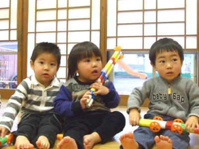 保育室には日本の住文化である障子が入っています。